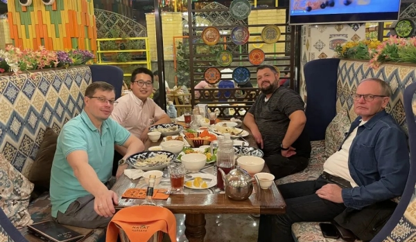 Eskuz esku, etorkizun hobeago baten alde, QGMk biziki laguntzen du Errusiako azpiegiturak eraikitzen