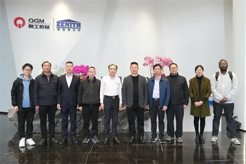 Ikastetxeek eta enpresek eskuak elkartzen dituzte etorkizuna sortzeko | Quanzhou Informazio Ingeniaritzako presidenteordeak Quangong Co., Ltd. bisitatu zuen, industria, akademia eta ikerketa integratzeko bide berriak esploratzeko