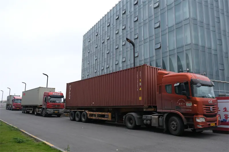 QGM adreilua egiteko makinak Ekialde Hurbilera bidaltzen dira, eskualdeko eraikuntzari jauzi berri bat ematen lagunduz