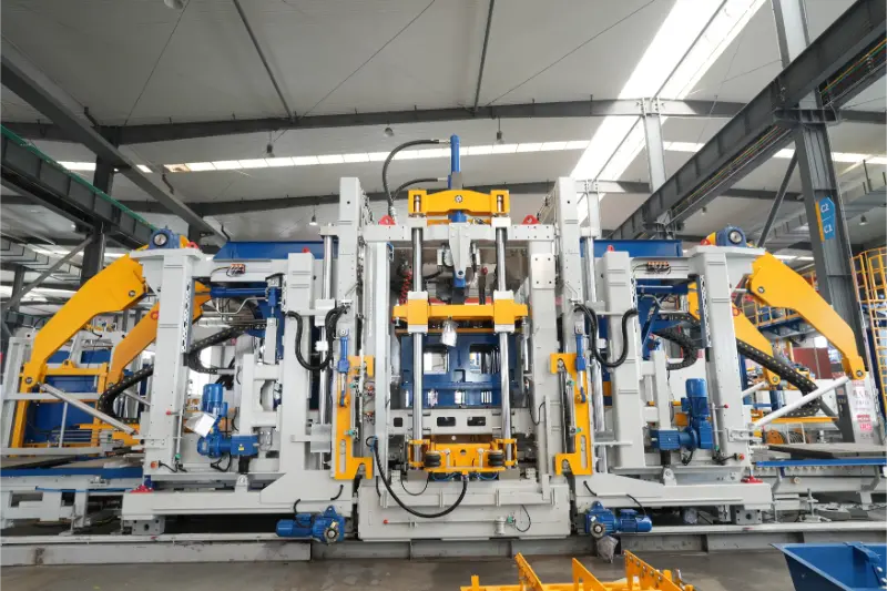 Quangong Machinery Co., Ltd. ZN2000-2 Blokeak moldatzeko makina: oinarrizko errendimenduak berritze berri bat ahalbidetzen du adreilugintza adimendunean