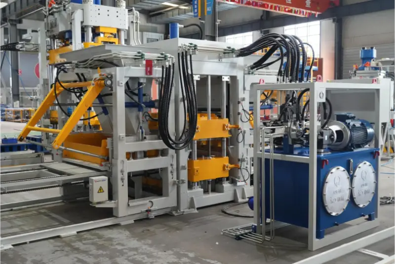 Adreilu eta teilaren industria ahalduntzea fabrikazio adimendunaren bidez: Zenith QT10 adreiluaren ekoizpen-lerroak ekoizpen berdearen paisaia birmoldatzen du.