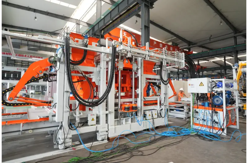 Zenith T12 adreiluzko ekoizpen-lerro guztiz automatikoak industriaren ekoizpen-paisaia birmoldatzen du.