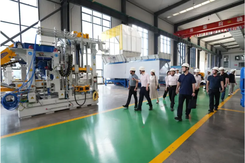 Fujian Probintziako Industria eta Informazio Teknologia Saileko funtzionarioek Quangong Machinery Co., Ltd. bisitatu dute ikuskatzeko eta orientatzeko